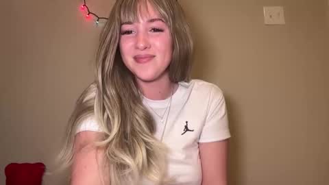 Lauren online show from 02/25/26, 12:15