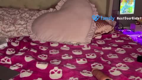 Violet online show from 09/11/25, 02:22