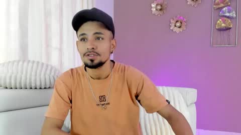 Snapshot of neyder_sanz chatting on 02/17/26, 12:23 NEYDER online show from 02/17/26, 12:23