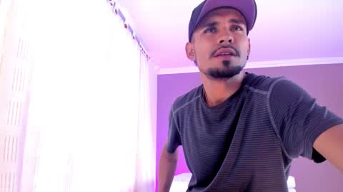 Snapshot of neyder_sanz chatting on 02/18/26, 12:34 NEYDER online show from 02/18/26, 12:34