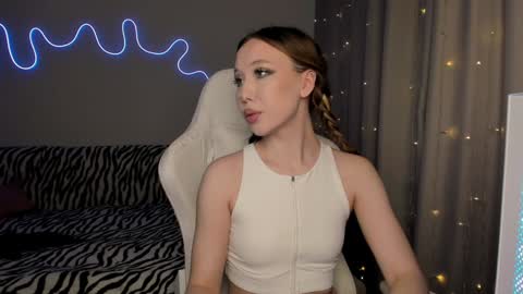 Snapshot of neyrmina chatting on 01/02/25, 11:31 Mina online show from 01/02/25, 11:31