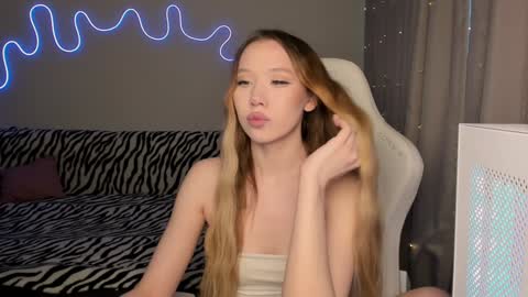 Snapshot of neyrmina chatting on 01/09/25, 11:47 Mina online show from 01/09/25, 11:47