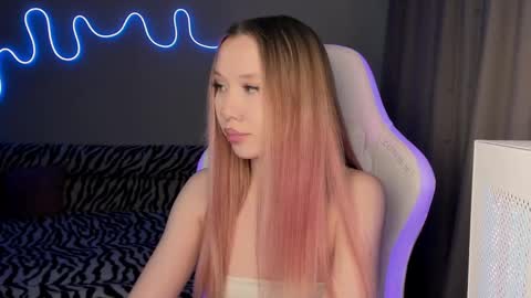 Snapshot of neyrmina chatting on 02/25/25, 02:00 Mina online show from 02/25/25, 02:00