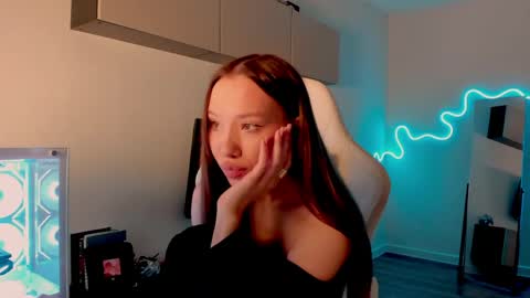 Mina online show from 04/13/26, 07:25