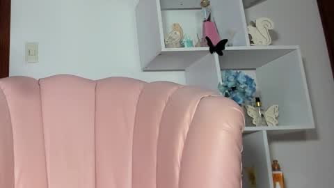 Snapshot of nezo_ chatting on 02/13/25, 10:54 Angie Instagram angie julianac add me online show from 02/13/25, 10:54