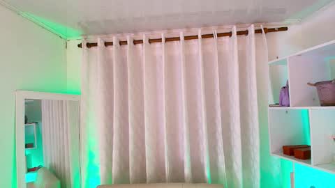 Snapshot of nezo_ chatting on 02/20/26, 05:04 Angie Instagram angie julianac add me online show from 02/20/26, 05:04