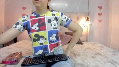 Snapshot of nezukokamado1_ chatting on 04/01/26, 12:17 Milena online show from 04/01/26, 12:17