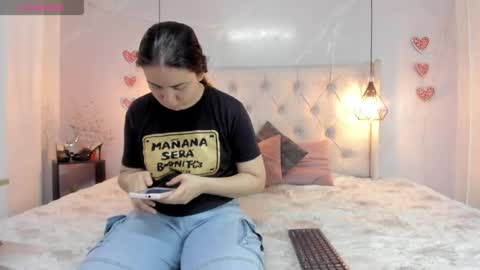 Snapshot of nezukokamado1_ chatting on 04/13/26, 12:54 Milena online show from 04/13/26, 12:54