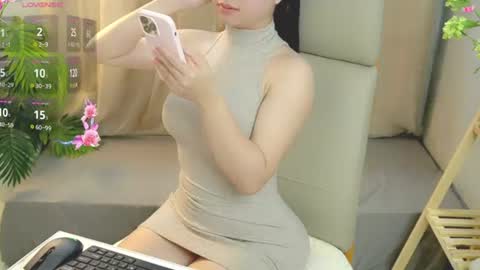 nhatlinhnguyen online show from 07/25/26, 10:02