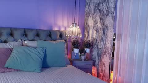 Snapshot of nia__s chatting on 12/16/25, 11:59 Nia online show from 12/16/25, 11:59