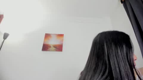 Snapshot of nia__white chatting on 07/09/26, 12:15 laura online show from 07/09/26, 12:15