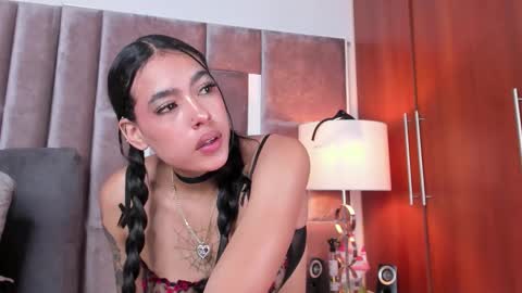 Nia online show from 03/31/26, 02:17