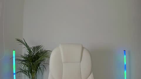 Nia online show from 03/10/25, 01:21