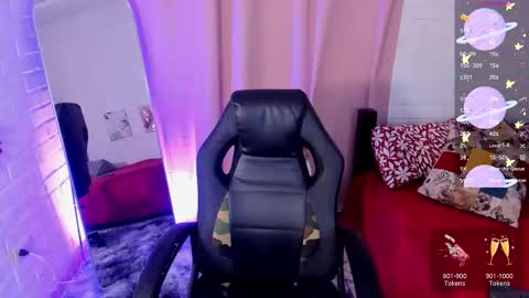 Snapshot of niafire chatting on 11/28/25, 04:09 Nia online show from 11/28/25, 04:09