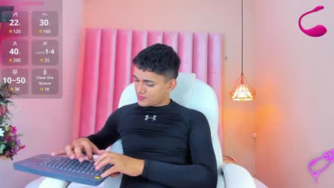 Snapshot of niall_falcon chatting on 01/11/25, 04:14 Niall online show from 01/11/25, 04:14