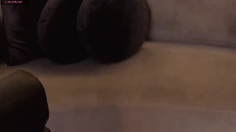 Call me Nia  online show from 09/24/25, 06:33