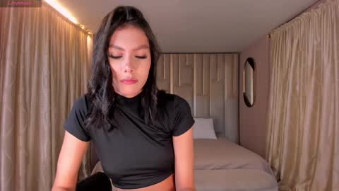 Call me Nia  online show from 10/21/25, 06:52