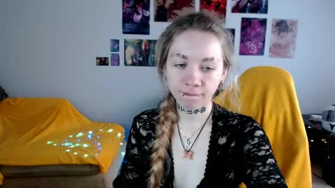 nica_kawaii online show from 05/18/26, 04:07