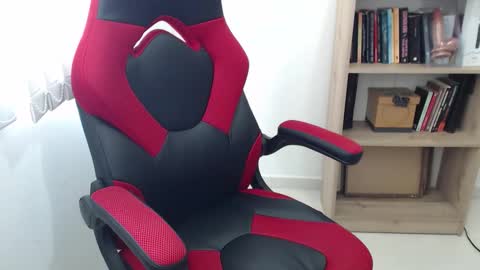 sara online show from 11/25/25, 02:50