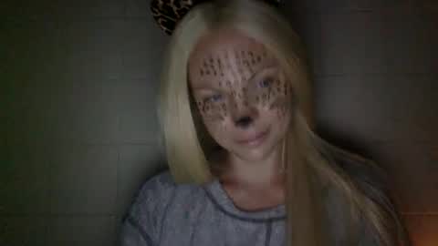 Amber online show from 10/01/25, 01:55