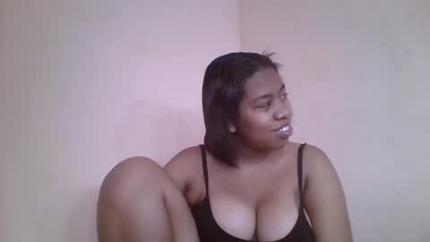 Snapshot of nicelly01 chatting on 06/09/26, 06:25 nicelly01 online show from 06/09/26, 06:25