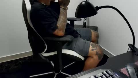 Snapshot of nicepussyandcock chatting on 11/01/25, 01:07 Camila And Steeven online show from 11/01/25, 01:07