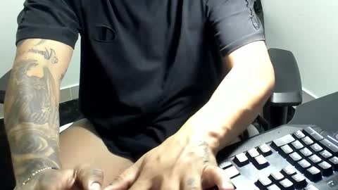 Snapshot of nicepussyandcock chatting on 11/14/25, 02:32 Camila And Steeven online show from 11/14/25, 02:32