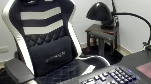 Snapshot of nicepussyandcock chatting on 11/25/25, 11:38 Camila And Steeven online show from 11/25/25, 11:38