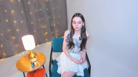 Snapshot of nichelledorris chatting on 12/19/25, 03:19 Nicole online show from 12/19/25, 03:19