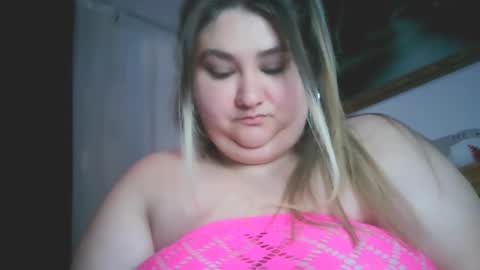 Snapshot of nicholle chatting on 02/08/25, 10:08 Nicholle online show from 02/08/25, 10:08