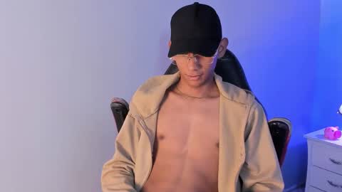 Snapshot of nick_collins20 chatting on 09/30/25, 08:36 Nick online show from 09/30/25, 08:36