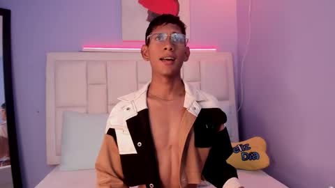 Snapshot of nick_collins20 chatting on 02/14/26, 08:05 Nick online show from 02/14/26, 08:05