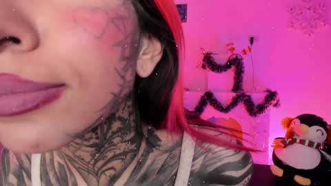 Snapshot of nicki_1 chatting on 12/29/24, 05:31 Help me reach 100 thumbs up online show from 12/29/24, 05:31