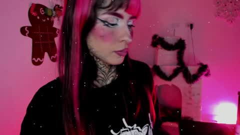 Snapshot of nicki_1 chatting on 01/01/25, 06:26 Help me reach 100 thumbs up online show from 01/01/25, 06:26