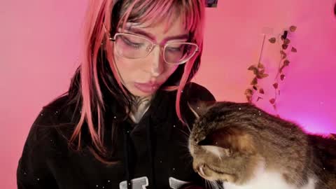 Snapshot of nicki_1 chatting on 02/01/25, 04:14 Help me reach 100 thumbs up online show from 02/01/25, 04:14