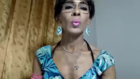 Snapshot of nicklamama chatting on 10/31/25, 06:47 softnickla online show from 10/31/25, 06:47