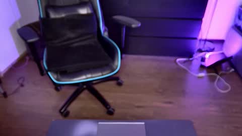 Snapshot of nicktazy chatting on 10/07/25, 06:32 Nico online show from 10/07/25, 06:32