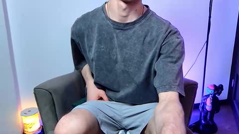 Snapshot of nicktazy chatting on 12/17/25, 06:03 Nico online show from 12/17/25, 06:03