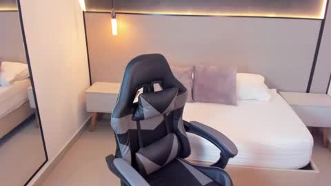 Nicky  online show from 10/07/25, 02:20