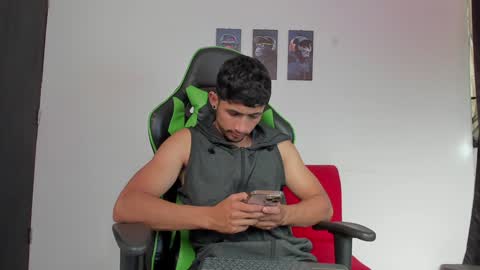 Snapshot of nicky_vance chatting on 12/02/24, 08:00 nicky online show from 12/02/24, 08:00