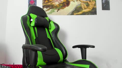 Snapshot of nicky_vance chatting on 12/18/24, 10:35 nicky online show from 12/18/24, 10:35