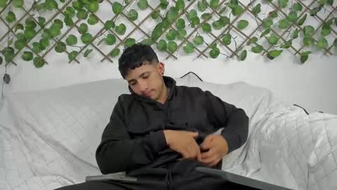 Snapshot of nicky_vance chatting on 02/25/25, 07:14 nicky online show from 02/25/25, 07:14