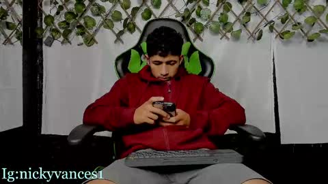 Snapshot of nicky_vance chatting on 10/08/25, 05:21 nicky online show from 10/08/25, 05:21