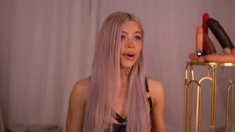 Snapshot of nickybennz chatting on 09/16/25, 06:42 Nicky online show from 09/16/25, 06:42