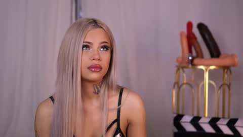 Snapshot of nickybennz chatting on 09/21/25, 05:47 Nicky online show from 09/21/25, 05:47