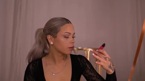 Snapshot of nickybennz chatting on 09/28/25, 05:40 Nicky online show from 09/28/25, 05:40