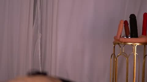 Snapshot of nickybennz chatting on 10/12/25, 05:45 Nicky online show from 10/12/25, 05:45