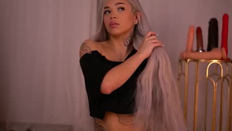 Snapshot of nickybennz chatting on 10/26/25, 07:09 Nicky online show from 10/26/25, 07:09