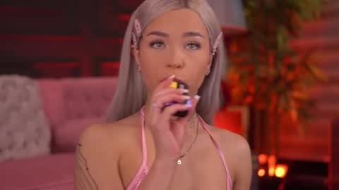 Snapshot of nickybennz chatting on 11/06/25, 07:04 Nicky online show from 11/06/25, 07:04