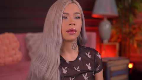 Snapshot of nickybennz chatting on 11/08/25, 07:01 Nicky online show from 11/08/25, 07:01